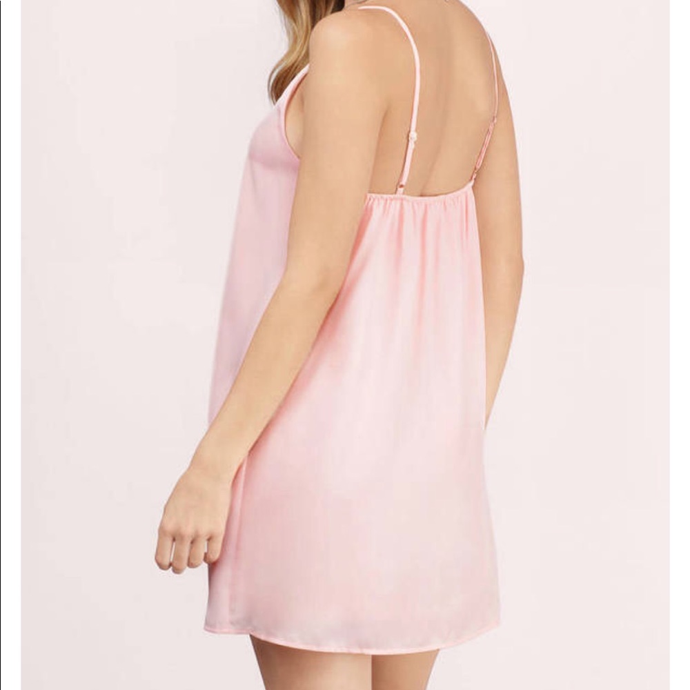 Tobi • light pink v-neck shift mini dress - Picture 5 of 6